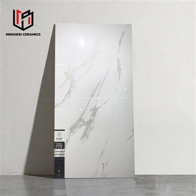 Lesklé vs matné dlaždice, které je lepší